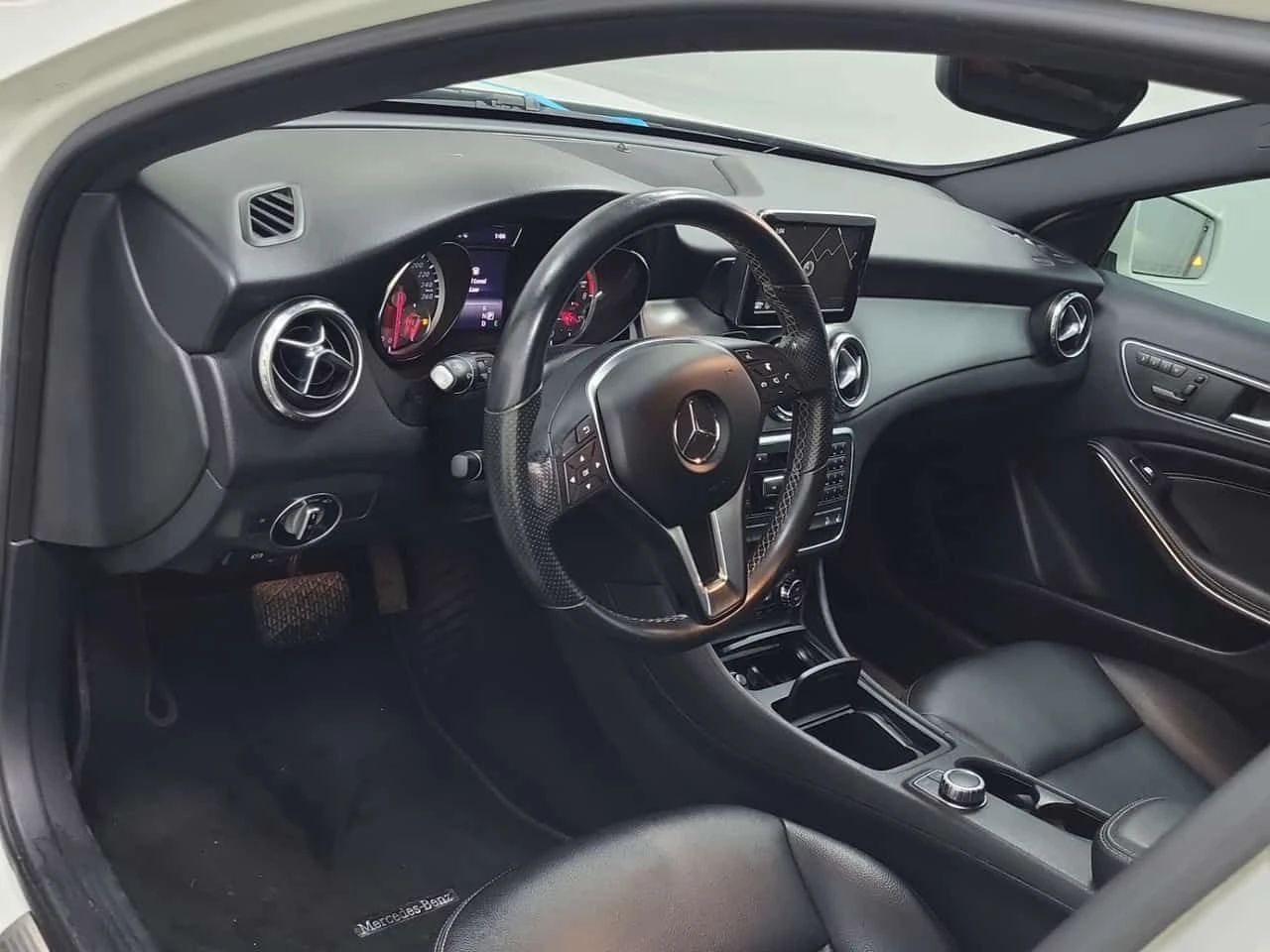 Mercedes-Benz GLA 250 * CARFAX * ПОДГРЕВИ * КАМЕРА * NAVI, снимка 9 - Автомобили и джипове - 54716511