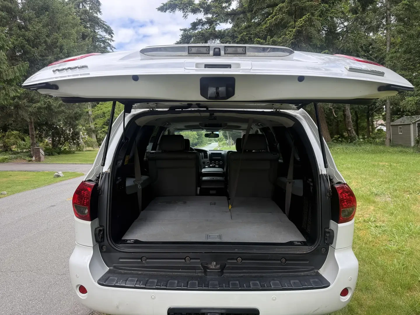 Toyota Sequoia 5.7* V8* PLATINUM* ПОДГРЕВ* ОБДУХВАНЕ* КАМЕРА* JBL, снимка 13 - Автомобили и джипове - 55103345
