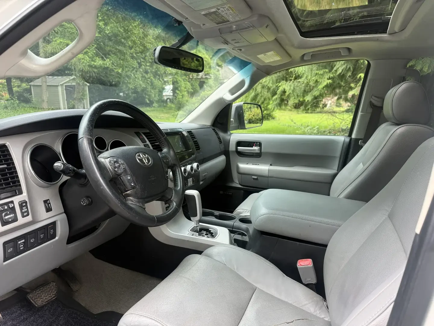 Toyota Sequoia 5.7* V8* PLATINUM* ПОДГРЕВ* ОБДУХВАНЕ* КАМЕРА* JBL, снимка 9 - Автомобили и джипове - 55103345