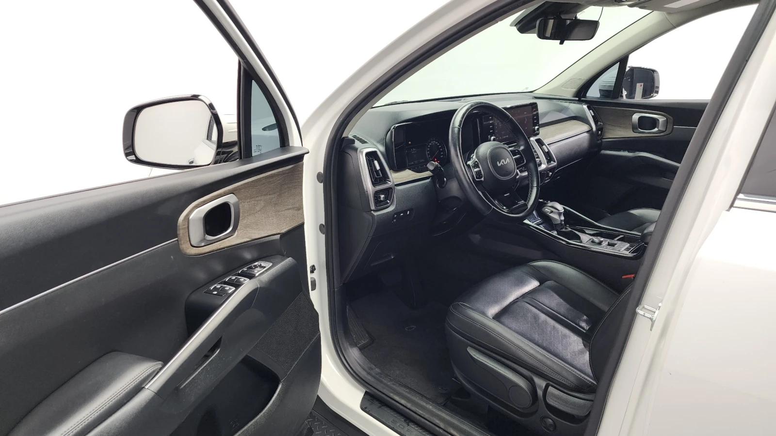 Kia Sorento 2.2 CRDi Trendy | LED | Навигация | Камера, снимка 13 - Автомобили и джипове - 55276424