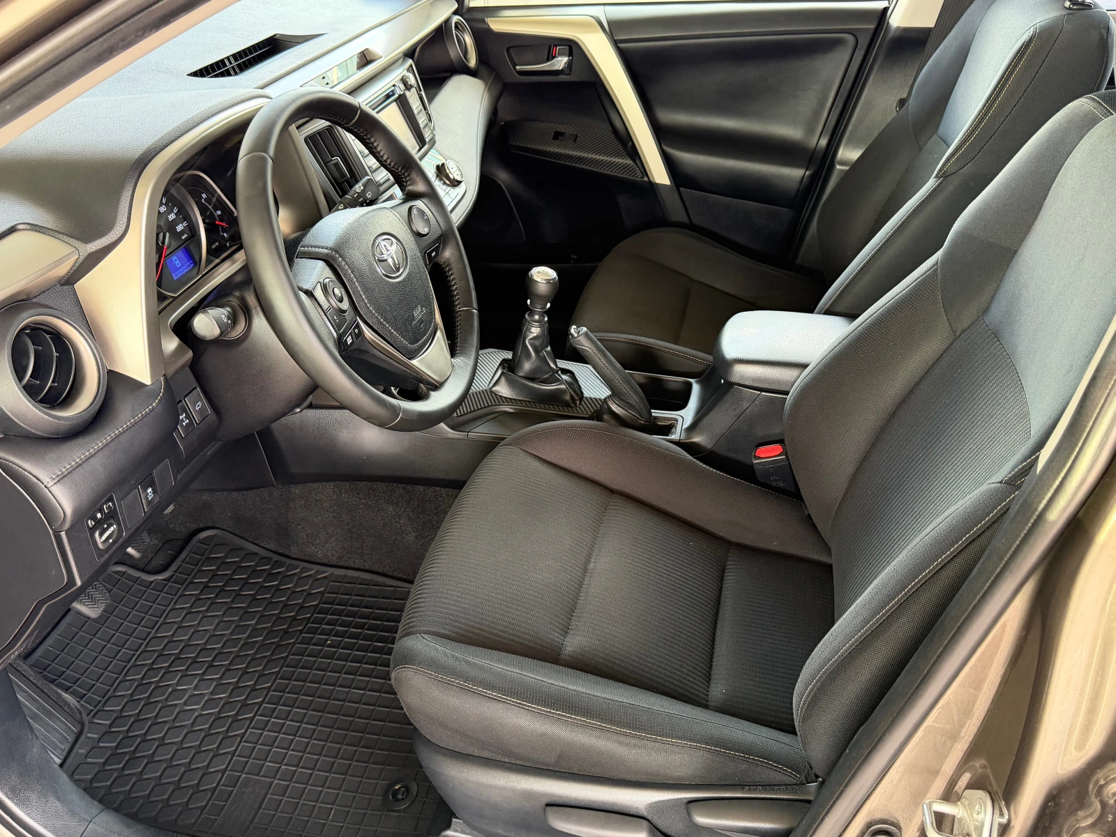 Toyota Rav4 2.0I, 4X4, ПЪЛНА СЕРВИЗНА ИСТОРИЯ+ ФАКТУРИ!, снимка 8 - Автомобили и джипове - 55644807