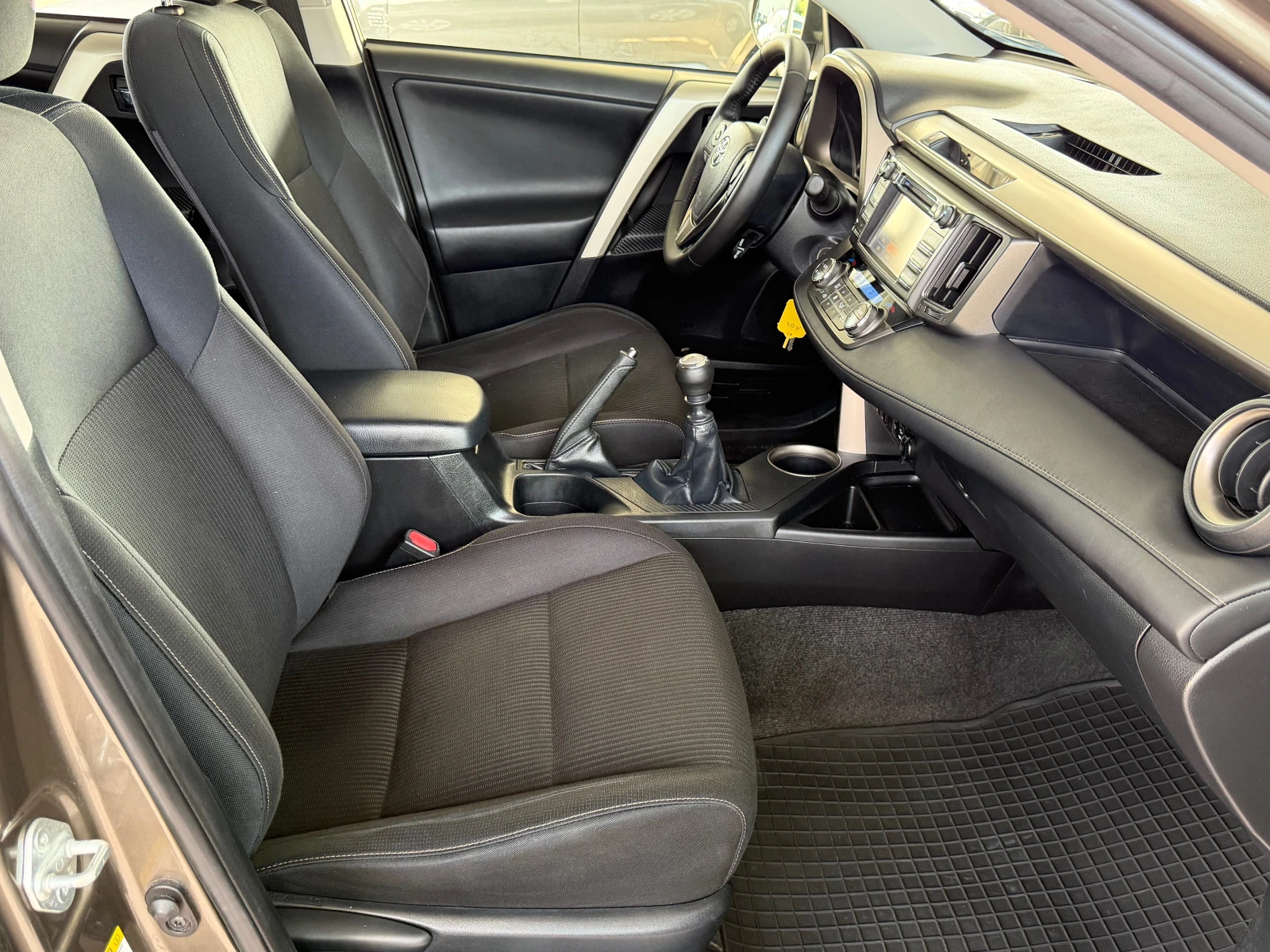 Toyota Rav4 2.0I, 4X4, ПЪЛНА СЕРВИЗНА ИСТОРИЯ+ ФАКТУРИ!, снимка 10 - Автомобили и джипове - 55644807