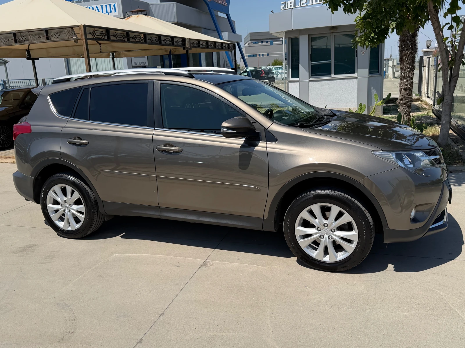 Toyota Rav4 2.0I, 4X4, ПЪЛНА СЕРВИЗНА ИСТОРИЯ+ ФАКТУРИ!, снимка 4 - Автомобили и джипове - 55644807