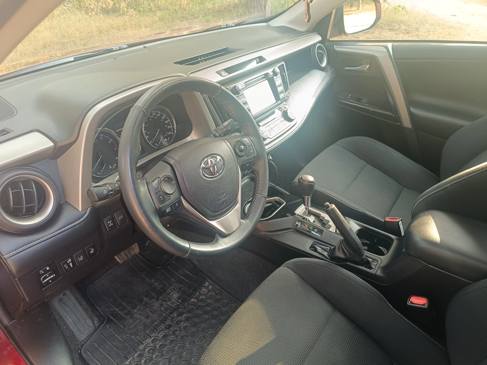Toyota Rav4 XLE , снимка 8 - Автомобили и джипове - 55665752