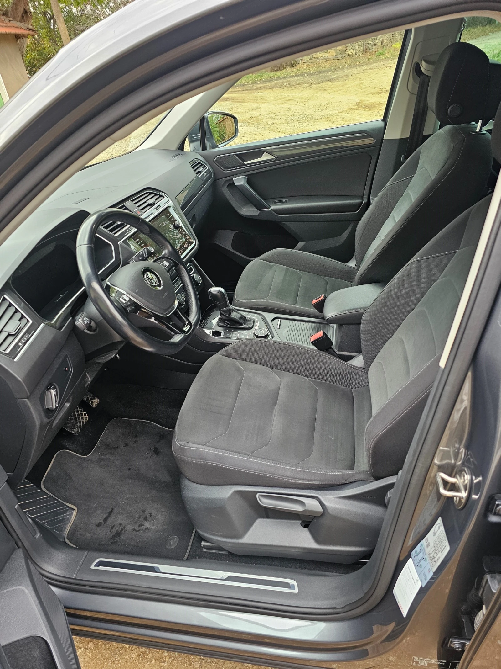 VW Tiguan, снимка 6 - Автомобили и джипове - 56554438