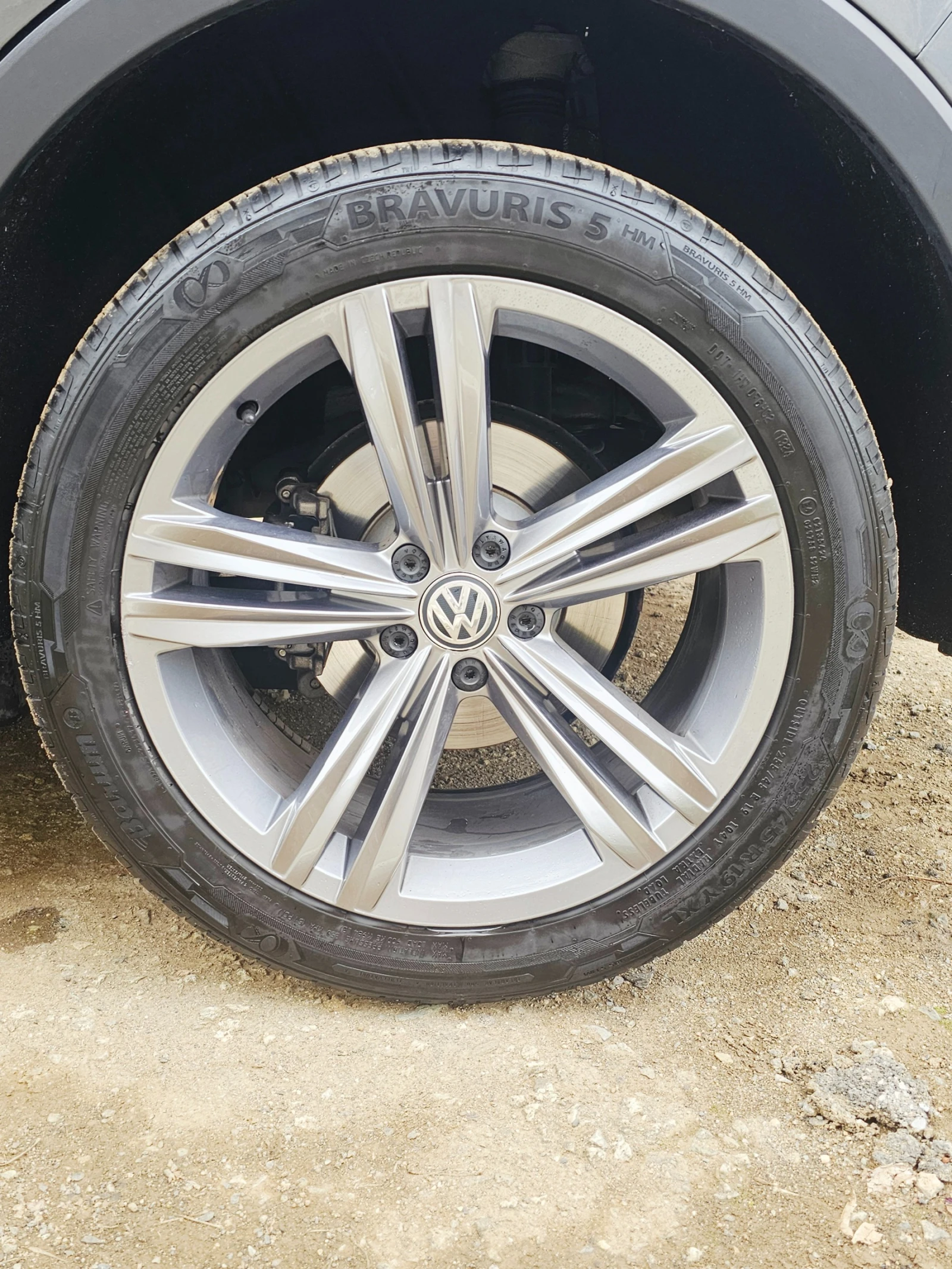 VW Tiguan, снимка 13 - Автомобили и джипове - 56554438