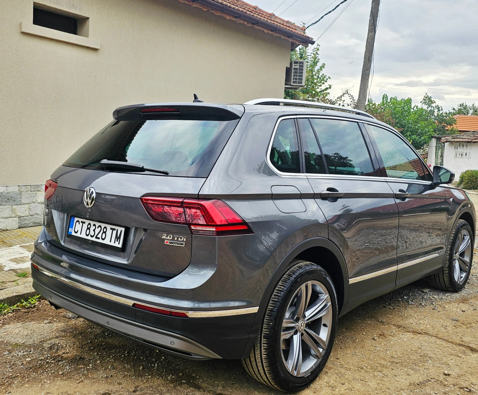 VW Tiguan, снимка 3 - Автомобили и джипове - 56554438