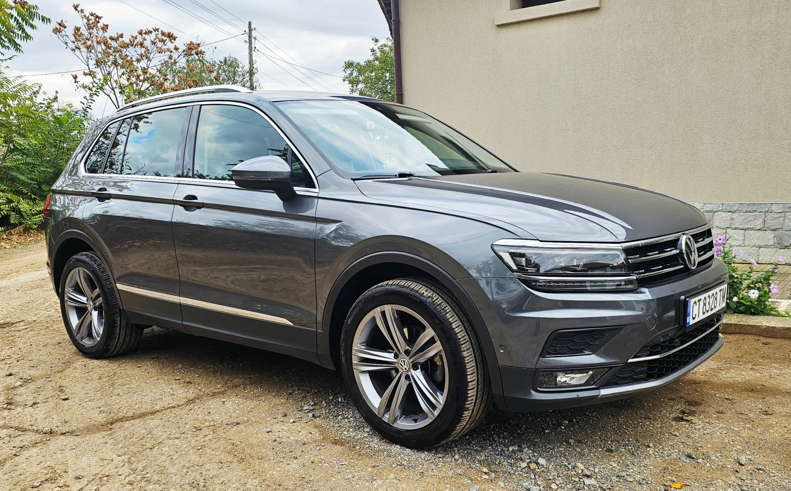 VW Tiguan, снимка 10 - Автомобили и джипове - 56554438
