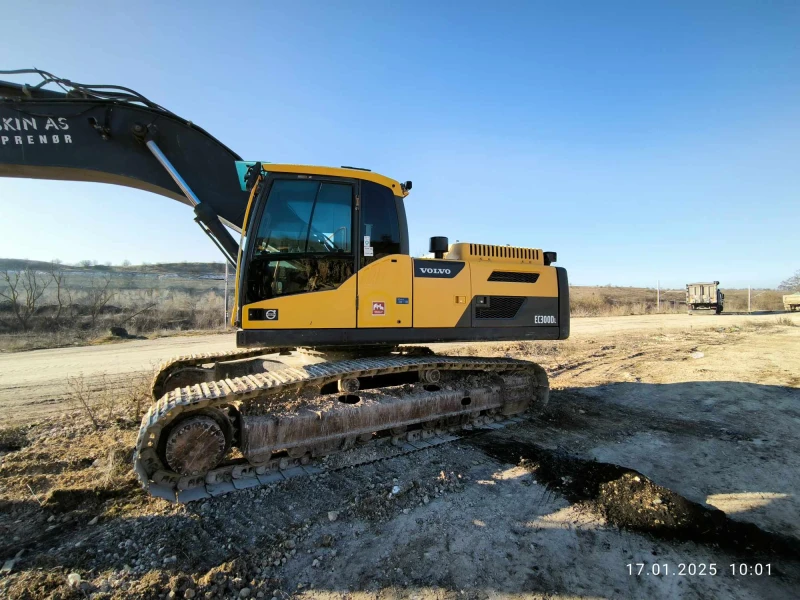 Багер Volvo EC300Dl, снимка 1 - Индустриална техника - 48806339