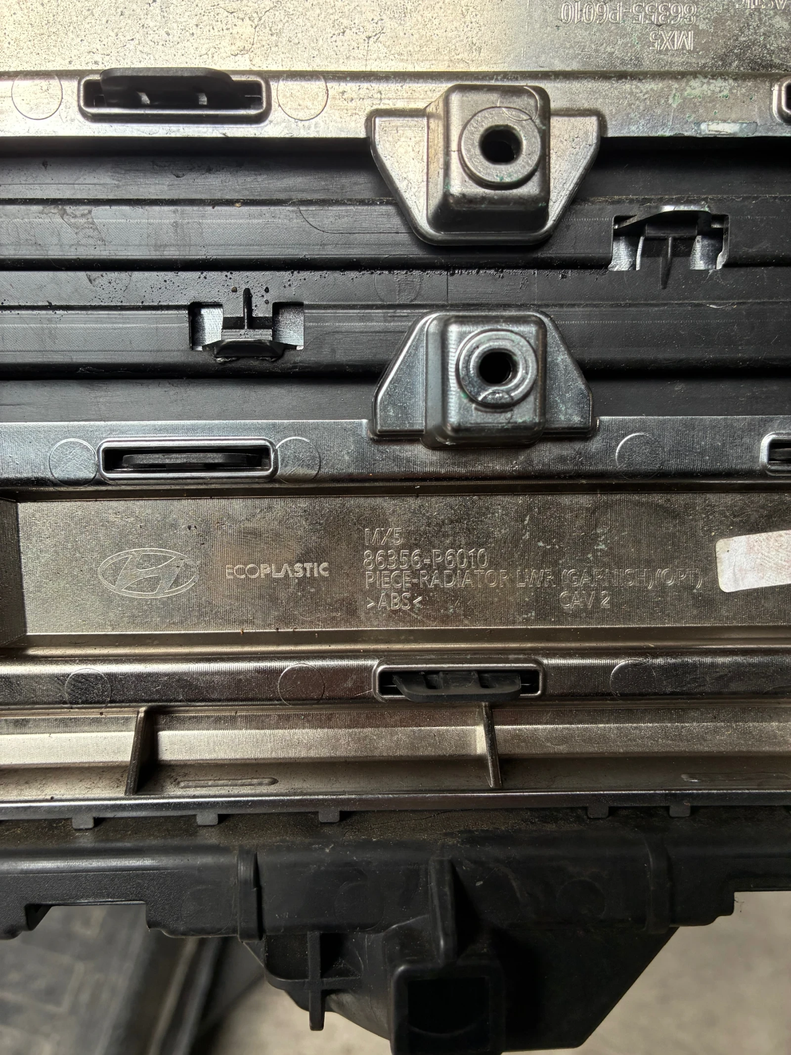 Предна решетка, грил за Hyundai Santa Fe. V MX5 86356-P6010. 23-26г. Филтърна решетка. Хюндай Санта , снимка 3 - Части - 54077600