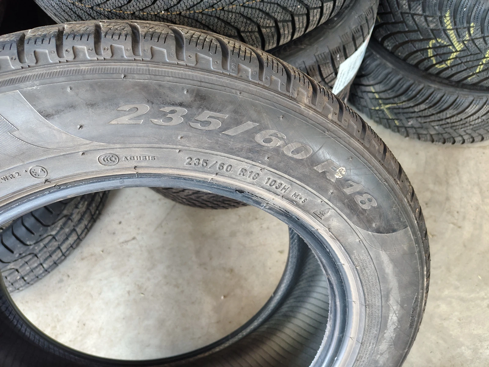 Гуми Зимни 235/60R18, снимка 5 - Гуми и джанти - 55844194