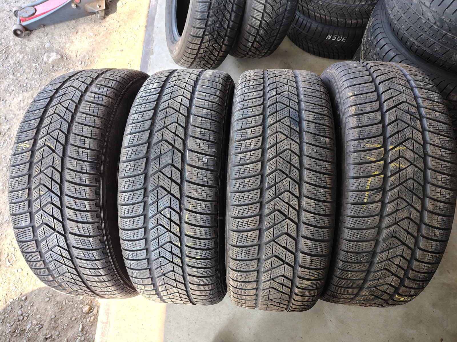 Гуми Зимни 235/60R18