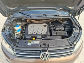 VW Touran САМОПАРКИРАНЕ/ПАНОРАМА/КОЖА/НАВИГАЦИЯ/ПОДГРЕВ, снимка 17