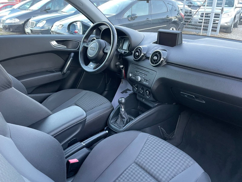 Audi A1 1.6TDI-NAVI-S-LINE, снимка 8 - Автомобили и джипове - 39121482