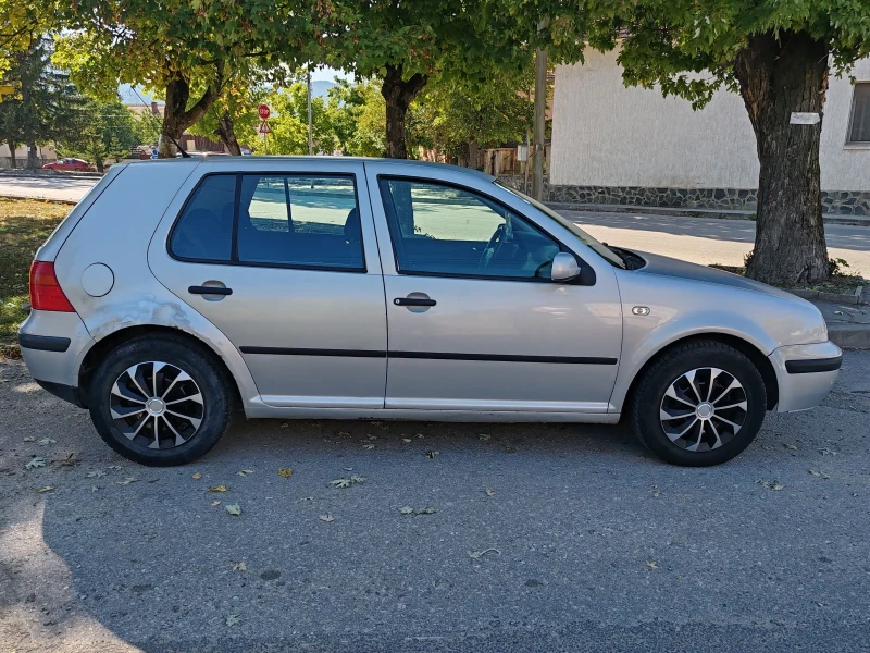 VW Golf 1.6, снимка 4 - Автомобили и джипове - 47397779