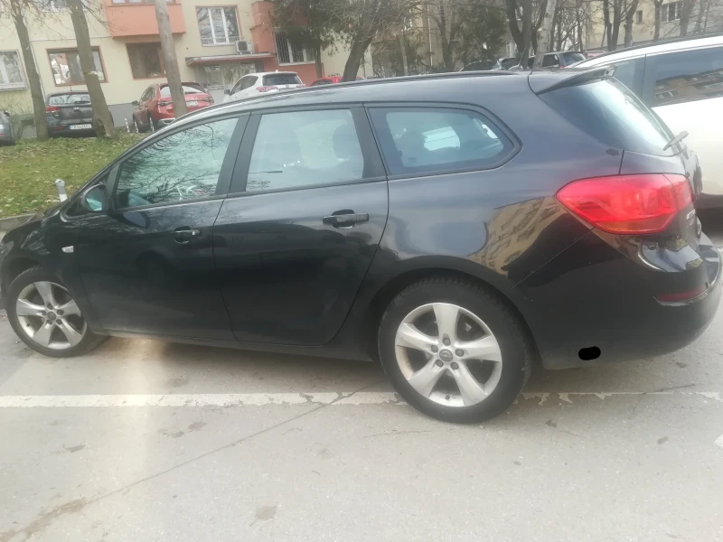 Opel Astra Перфектен , снимка 2 - Автомобили и джипове - 48688699