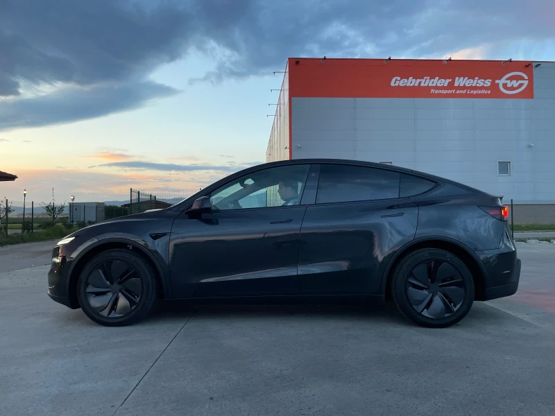 Tesla Model Y LONG RANGE НОВА, снимка 4 - Автомобили и джипове - 50128889