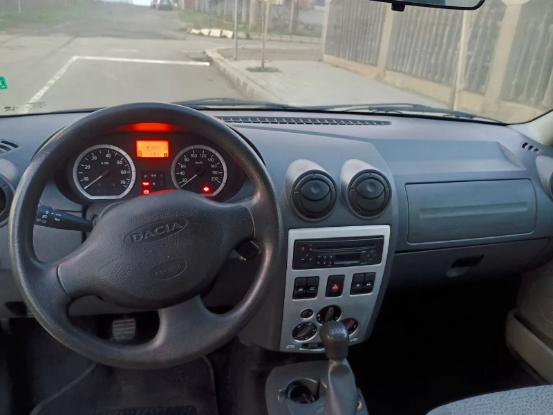 Dacia Logan, снимка 4 - Автомобили и джипове - 52800841