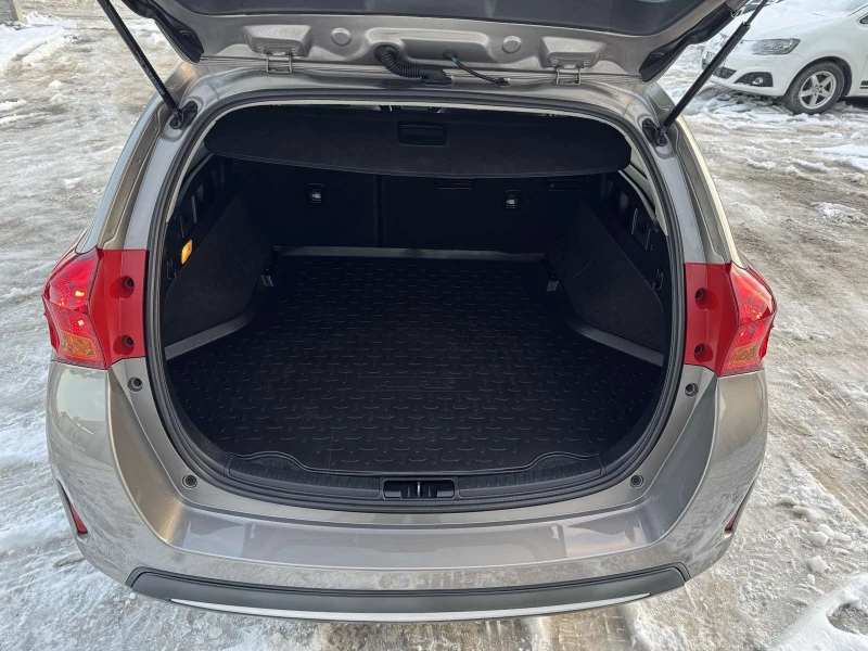 Toyota Auris 1.4D4D* PANORAMA* 95000km* LED, снимка 9 - Автомобили и джипове - 52907113