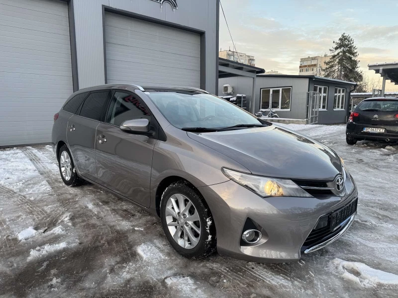 Toyota Auris 1.4D4D* PANORAMA* 95000km* LED, снимка 2 - Автомобили и джипове - 52907113