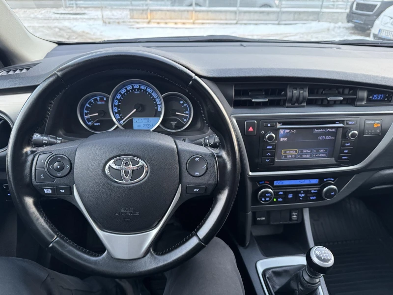 Toyota Auris 1.4D4D* PANORAMA* 95000km* LED, снимка 15 - Автомобили и джипове - 52907113