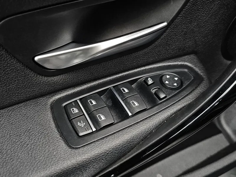BMW 320, снимка 17 - Автомобили и джипове - 54833850