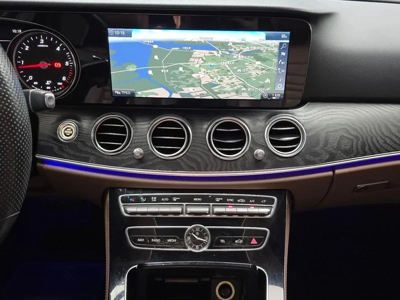 Mercedes-Benz E 220 D 4Matic - САМО 30% АВАНС, снимка 12 - Автомобили и джипове - 55800245