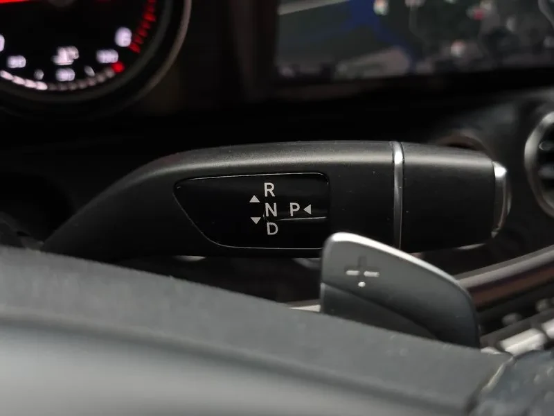 Mercedes-Benz E 220 D 4Matic - САМО 30% АВАНС, снимка 9 - Автомобили и джипове - 55800245