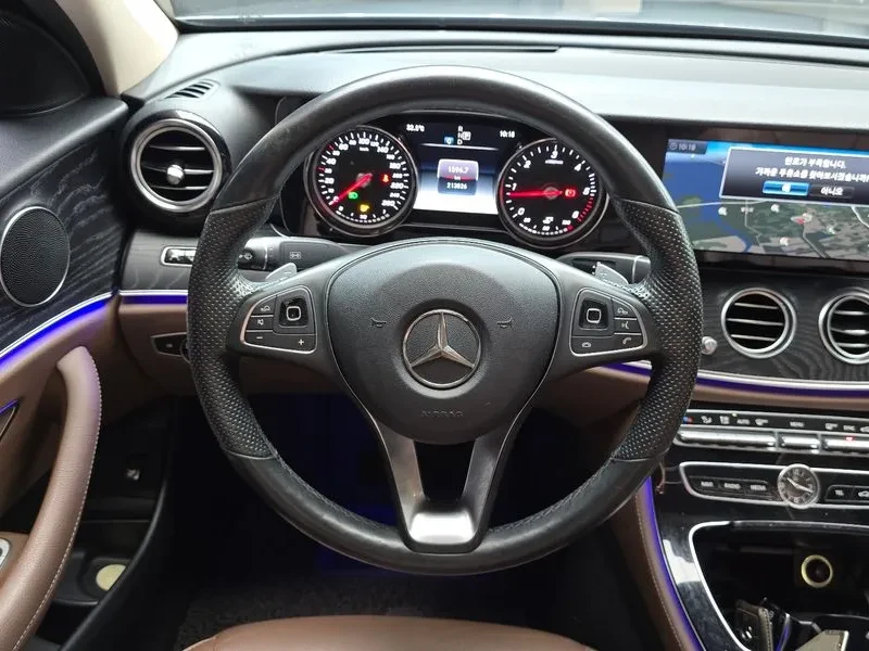 Mercedes-Benz E 220 D 4Matic - САМО 30% АВАНС, снимка 13 - Автомобили и джипове - 55800245