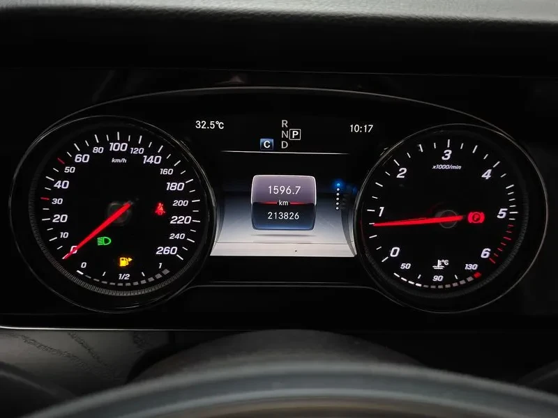 Mercedes-Benz E 220 D 4Matic - САМО 30% АВАНС, снимка 8 - Автомобили и джипове - 55800245