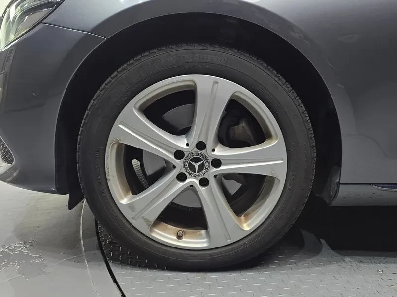 Mercedes-Benz E 220 D 4Matic - САМО 30% АВАНС, снимка 5 - Автомобили и джипове - 55800245