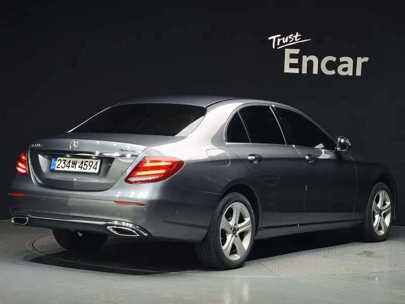 Mercedes-Benz E 220 D 4Matic - САМО 30% АВАНС, снимка 2 - Автомобили и джипове - 55800245