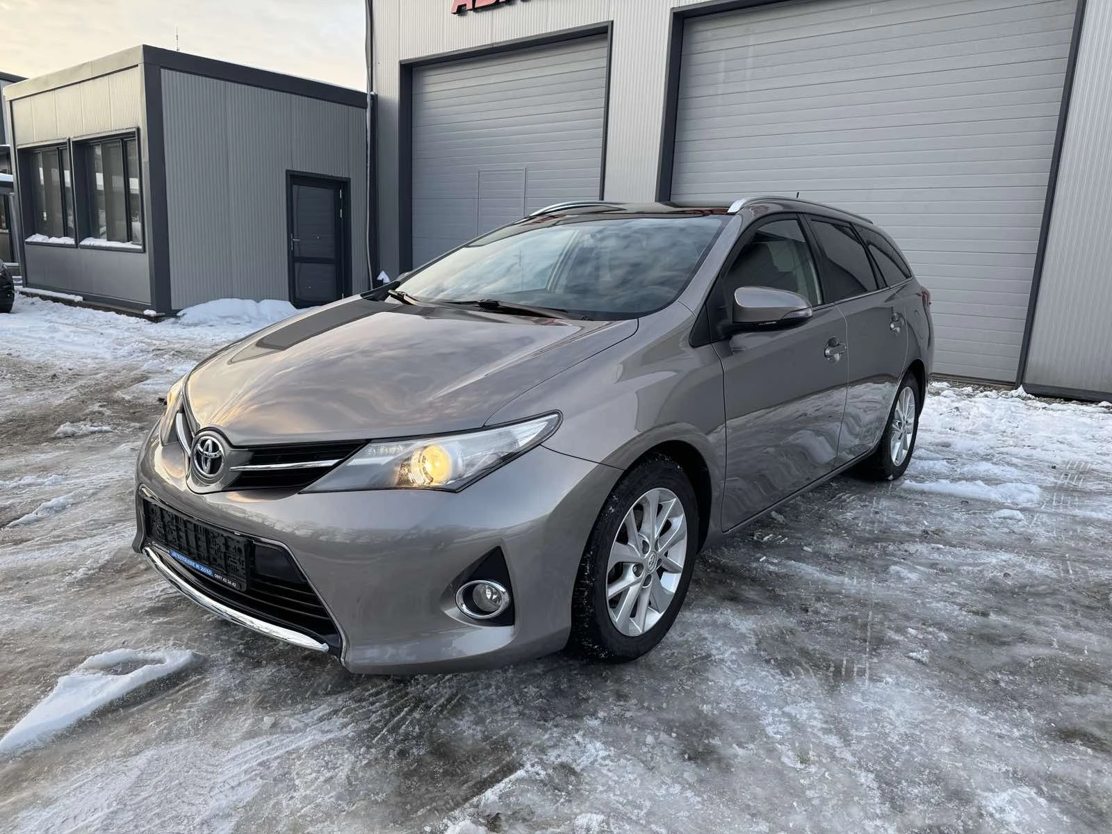 Toyota Auris 1.4D4D* PANORAMA* 95000km* LED, снимка 1