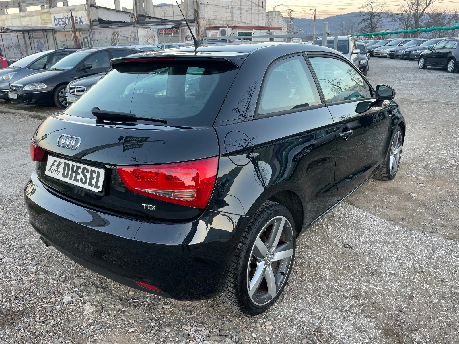 Audi A1 1.6TDI-NAVI-S-LINE - изображение 9