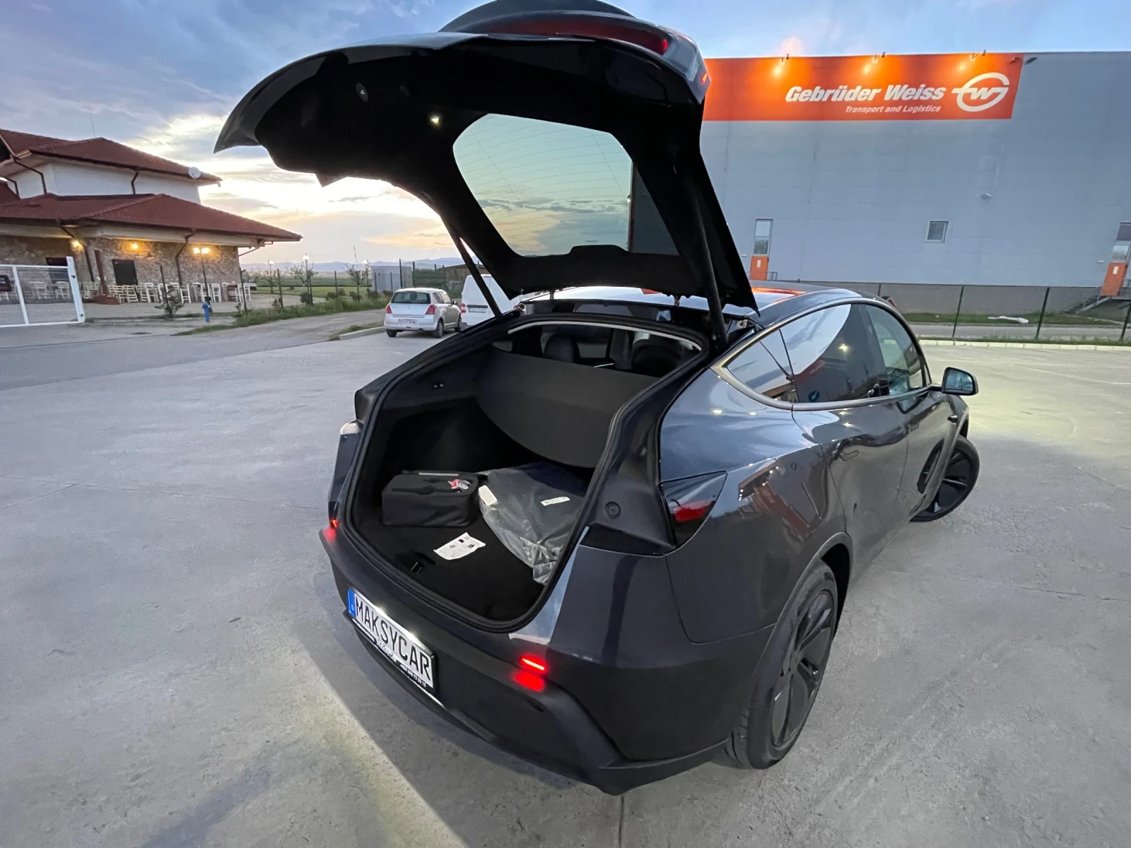 Tesla Model Y LONG RANGE НОВА - изображение 8
