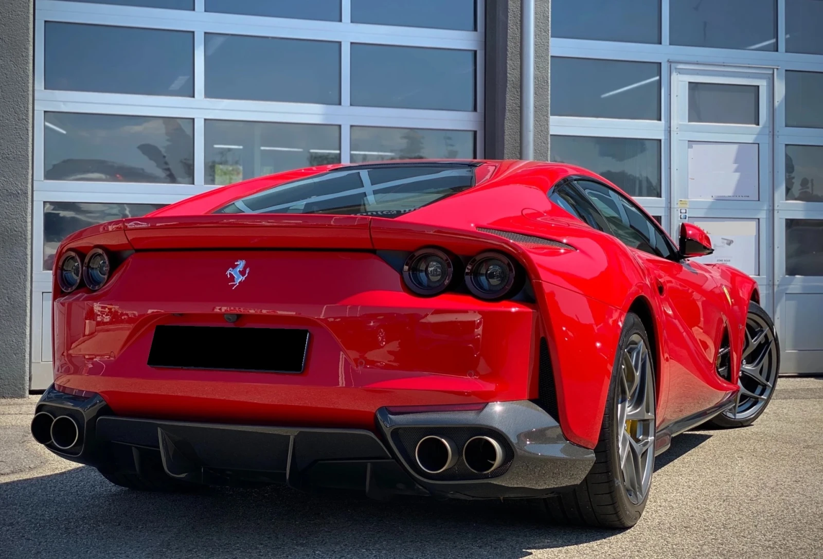 Ferrari 812 Superfast 6.5 V12 - изображение 3