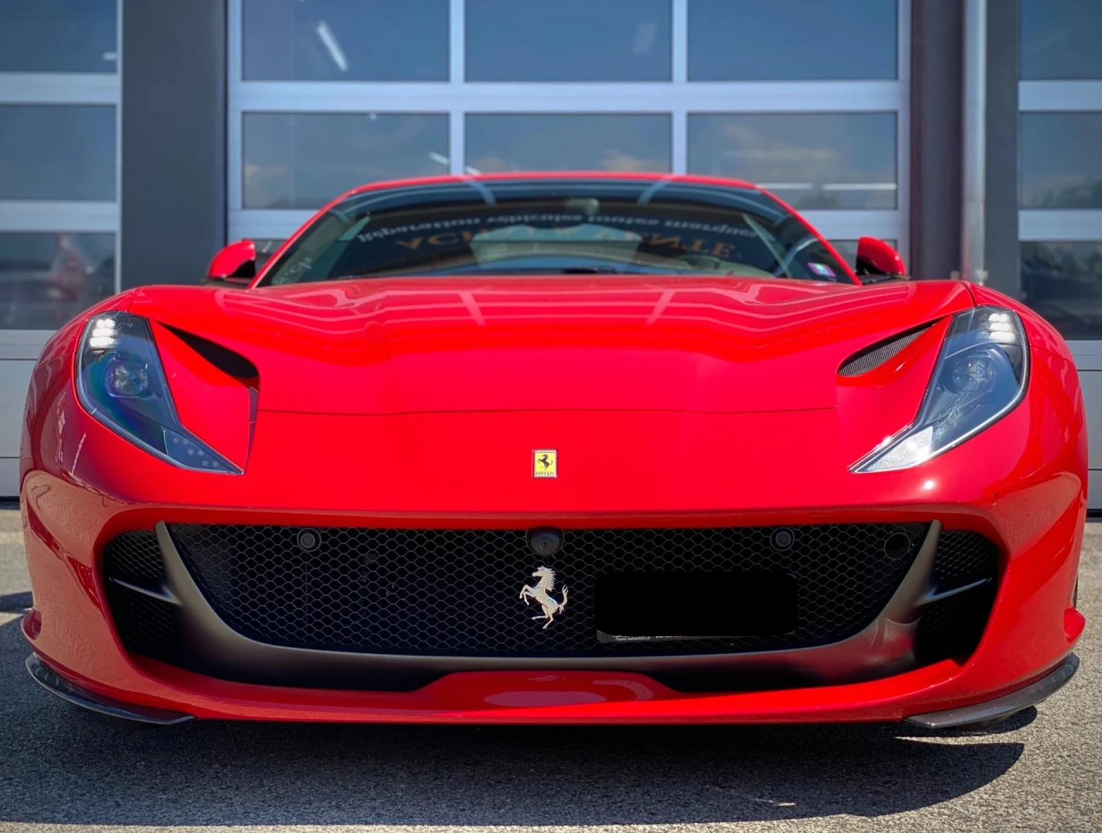 Ferrari 812 Superfast 6.5 V12 - изображение 2