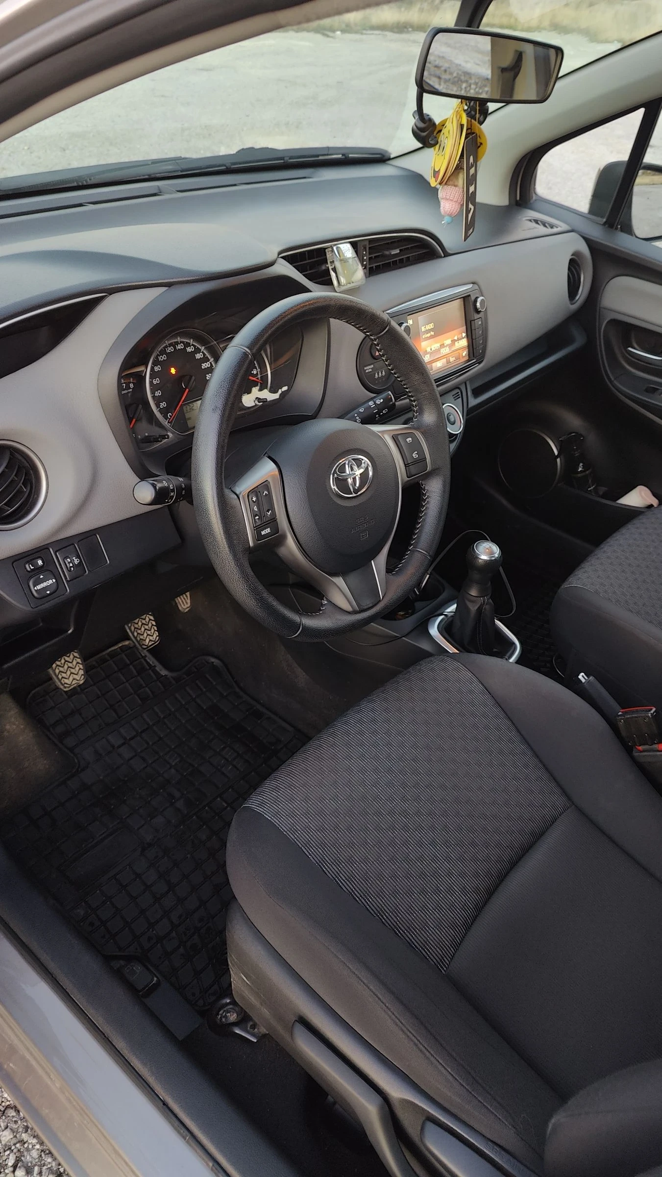 Toyota Yaris  - изображение 4