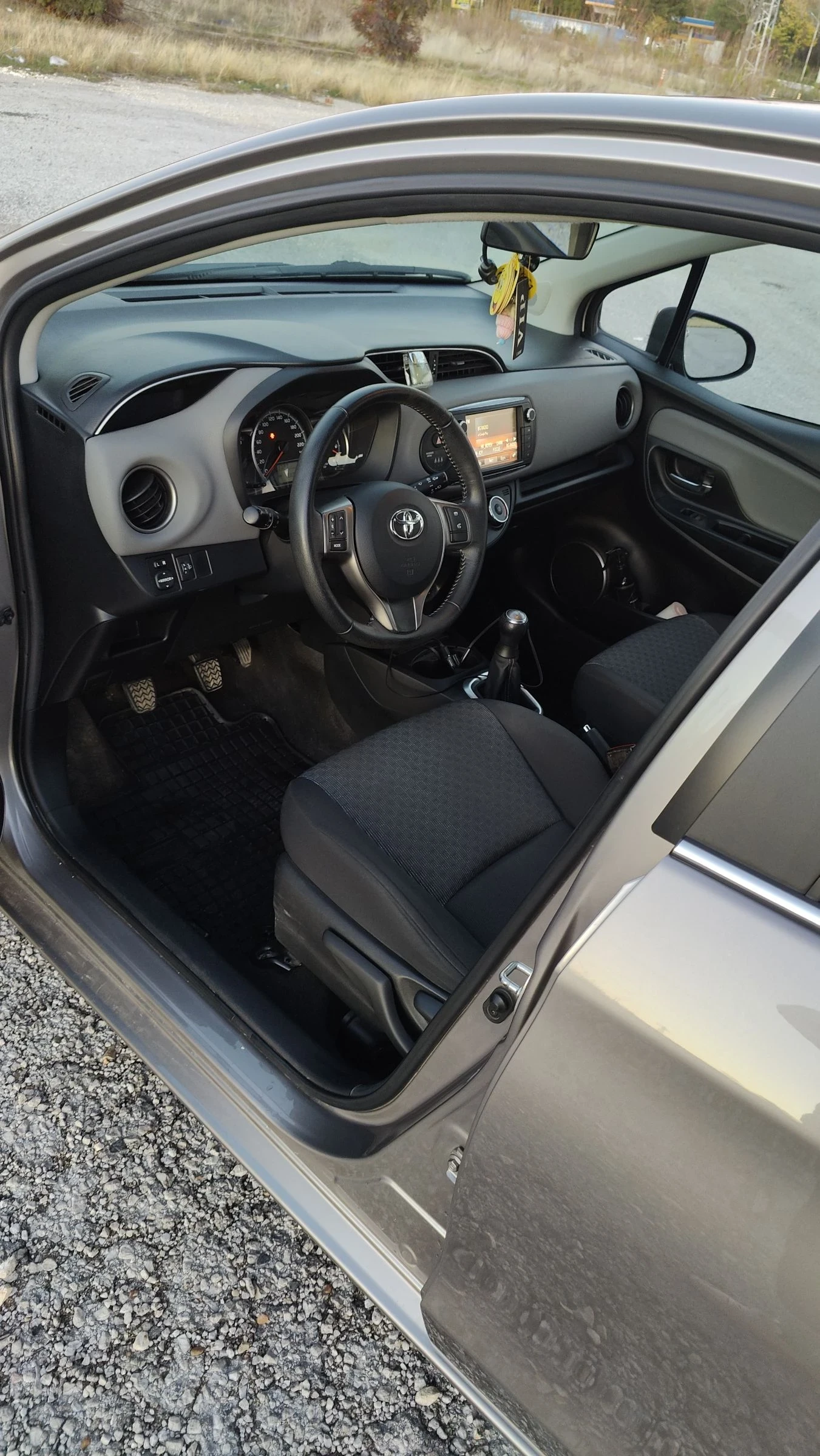 Toyota Yaris  - изображение 5