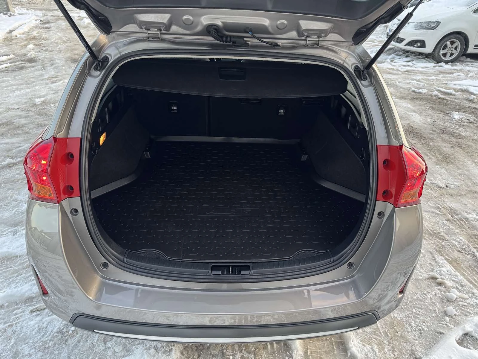 Toyota Auris 1.4D4D* PANORAMA* 95000km* LED | Mobile.bg � ����������� 9