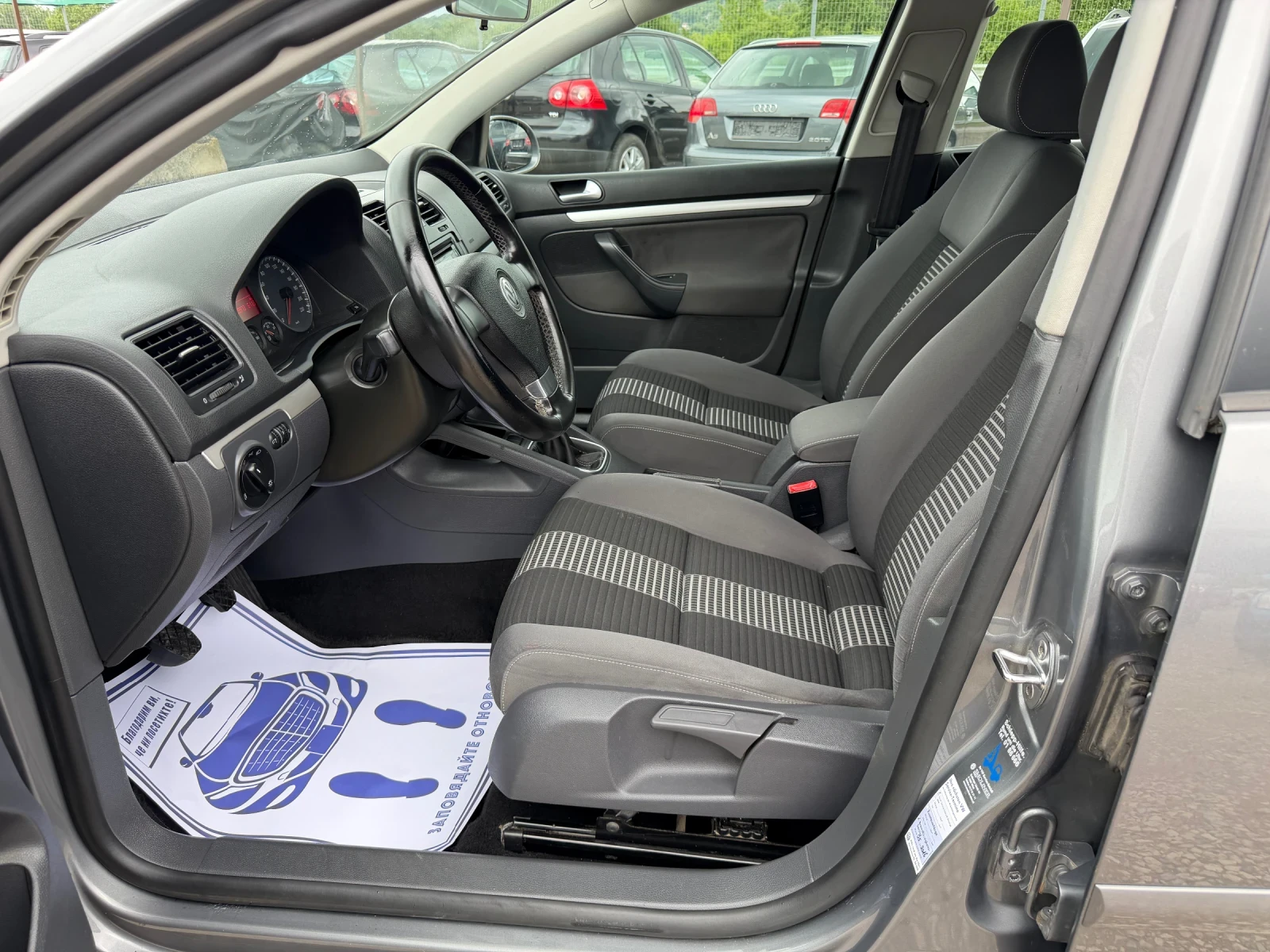 VW Golf 1.4i-80PS-КЛИМАТРОНИК, снимка 9 - Автомобили и джипове - 54663446