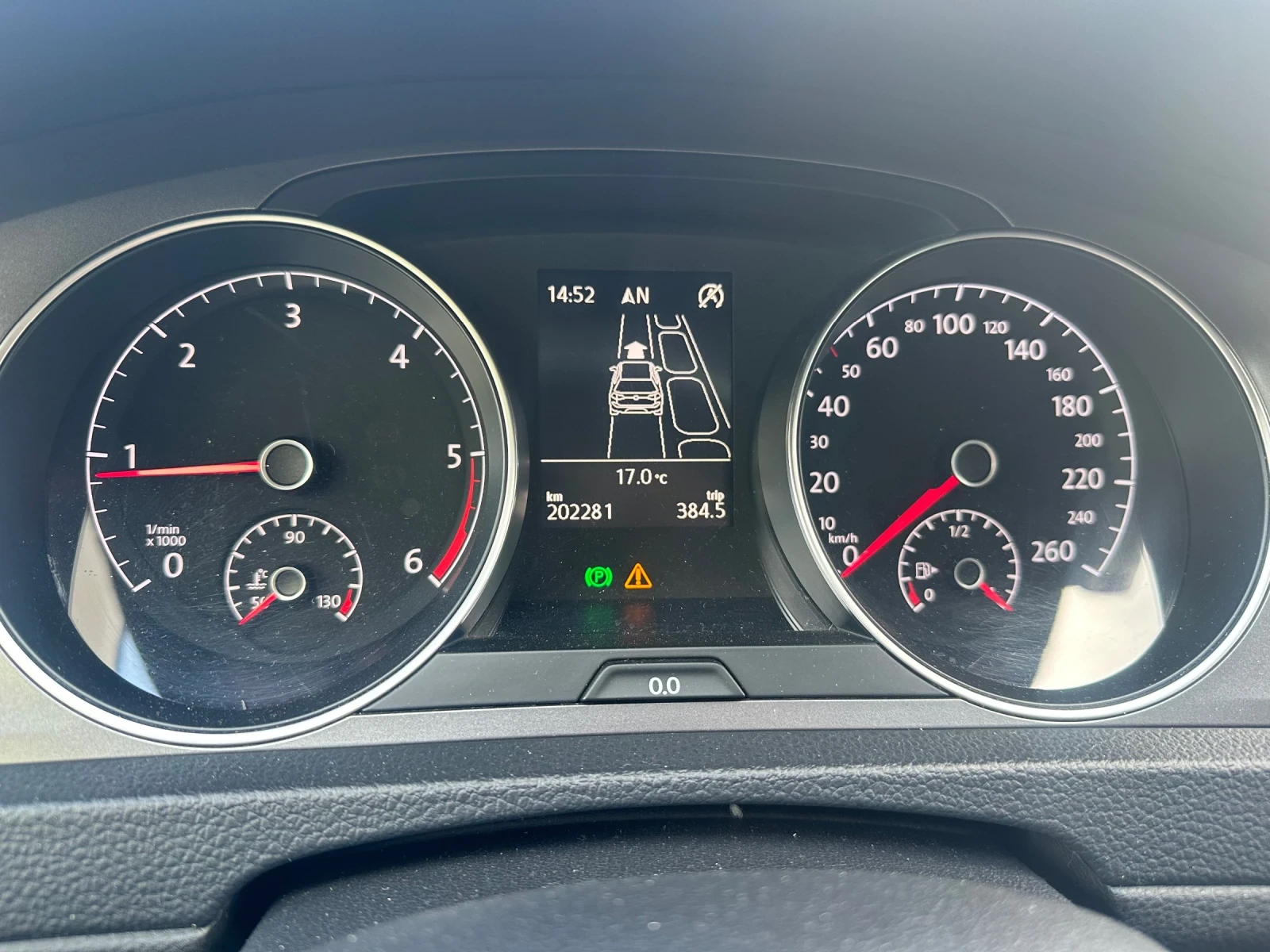VW Golf 1.6 TDI, снимка 9 - Автомобили и джипове - 56373941