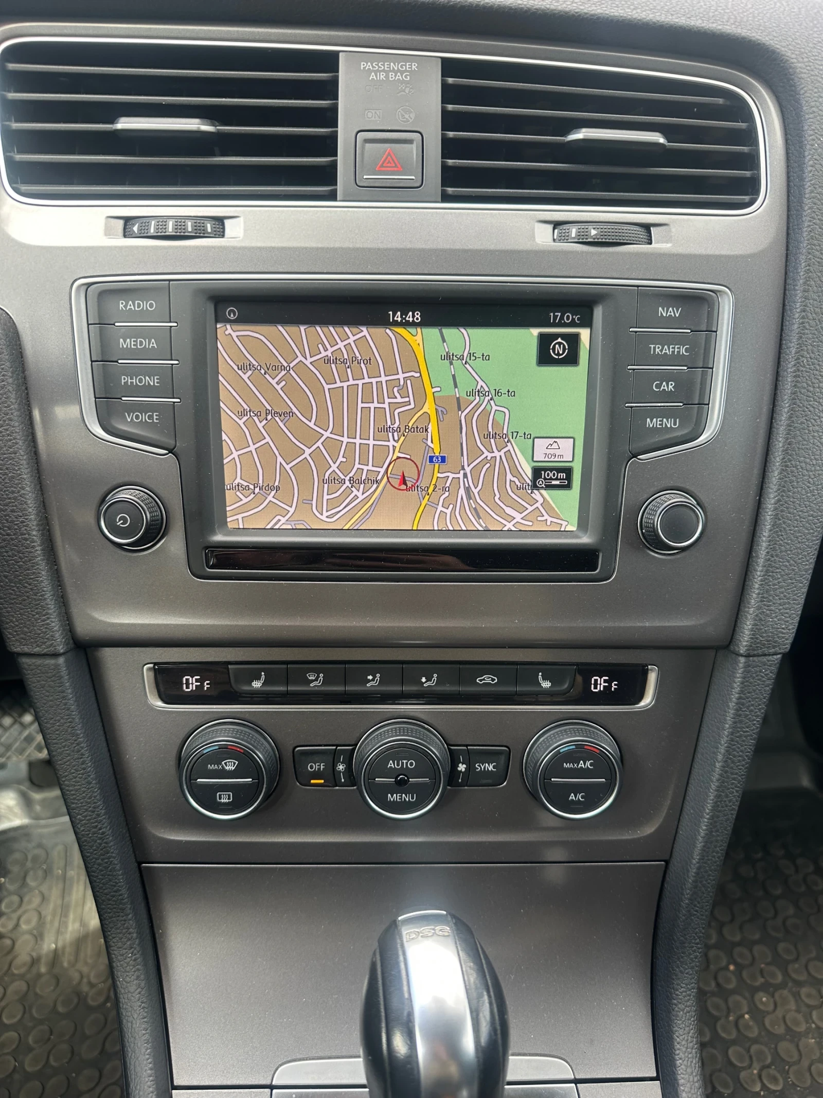 VW Golf 1.6 TDI, снимка 16 - Автомобили и джипове - 56373941