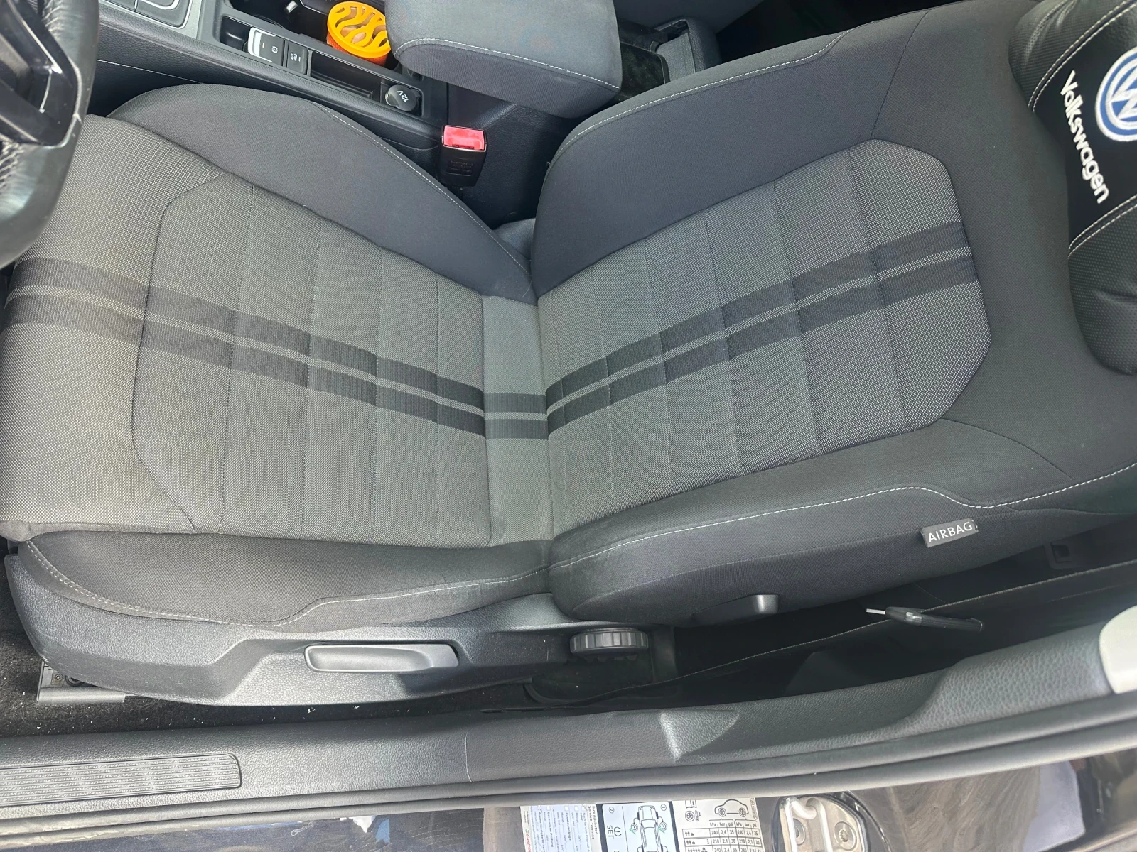 VW Golf 1.6 TDI, снимка 14 - Автомобили и джипове - 56373941