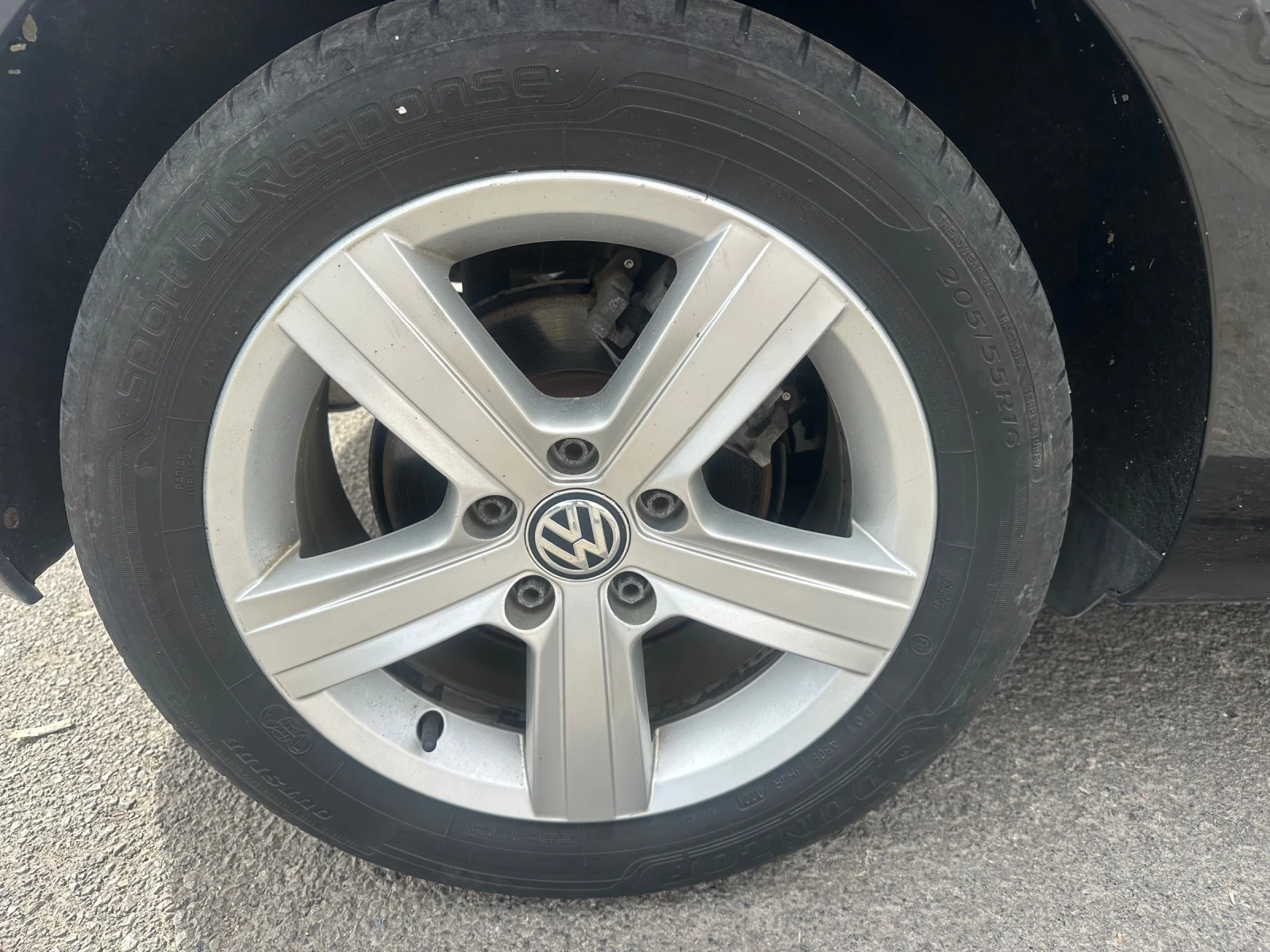 VW Golf 1.6 TDI, снимка 8 - Автомобили и джипове - 56373941
