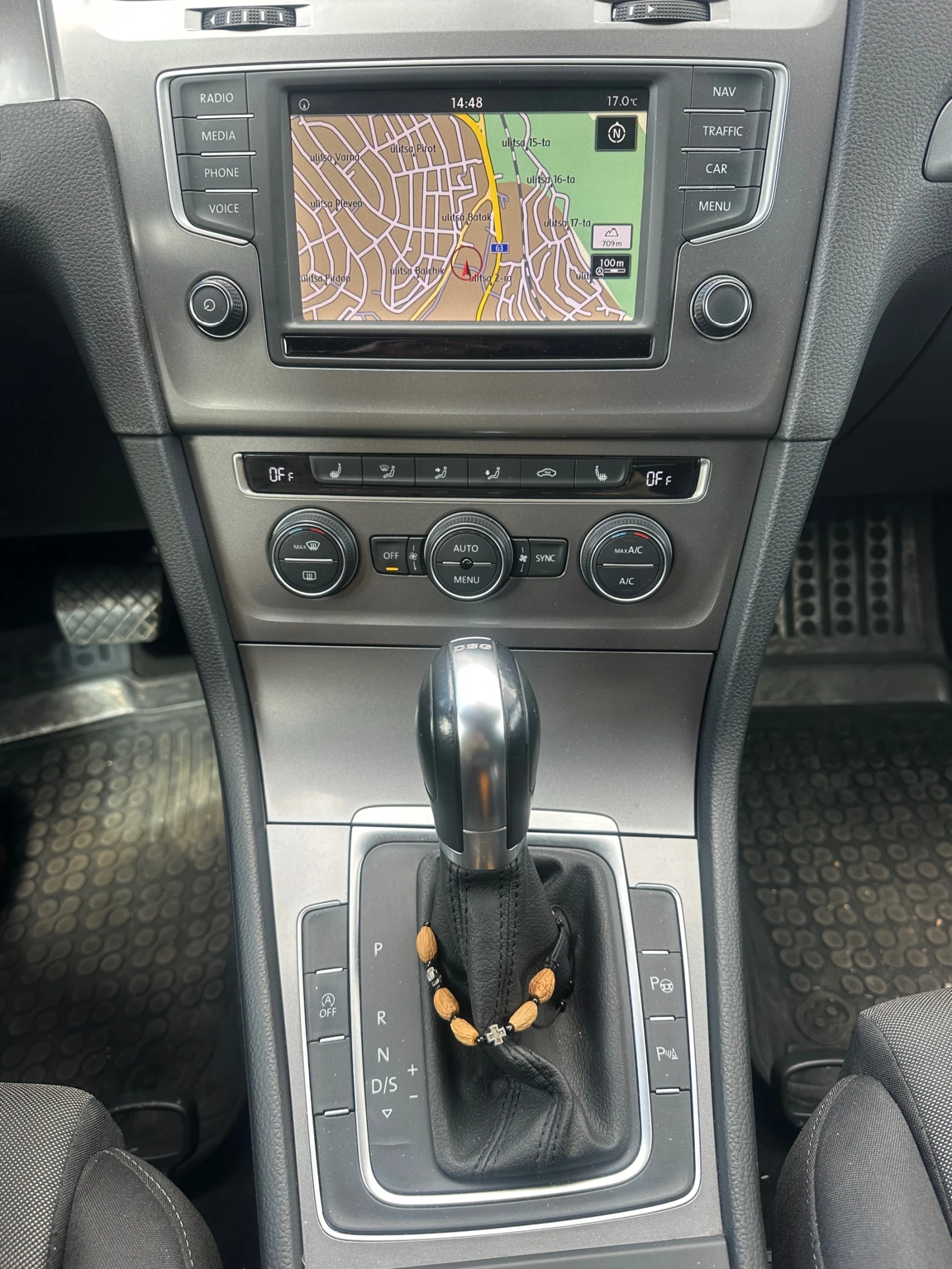 VW Golf 1.6 TDI, снимка 15 - Автомобили и джипове - 56373941