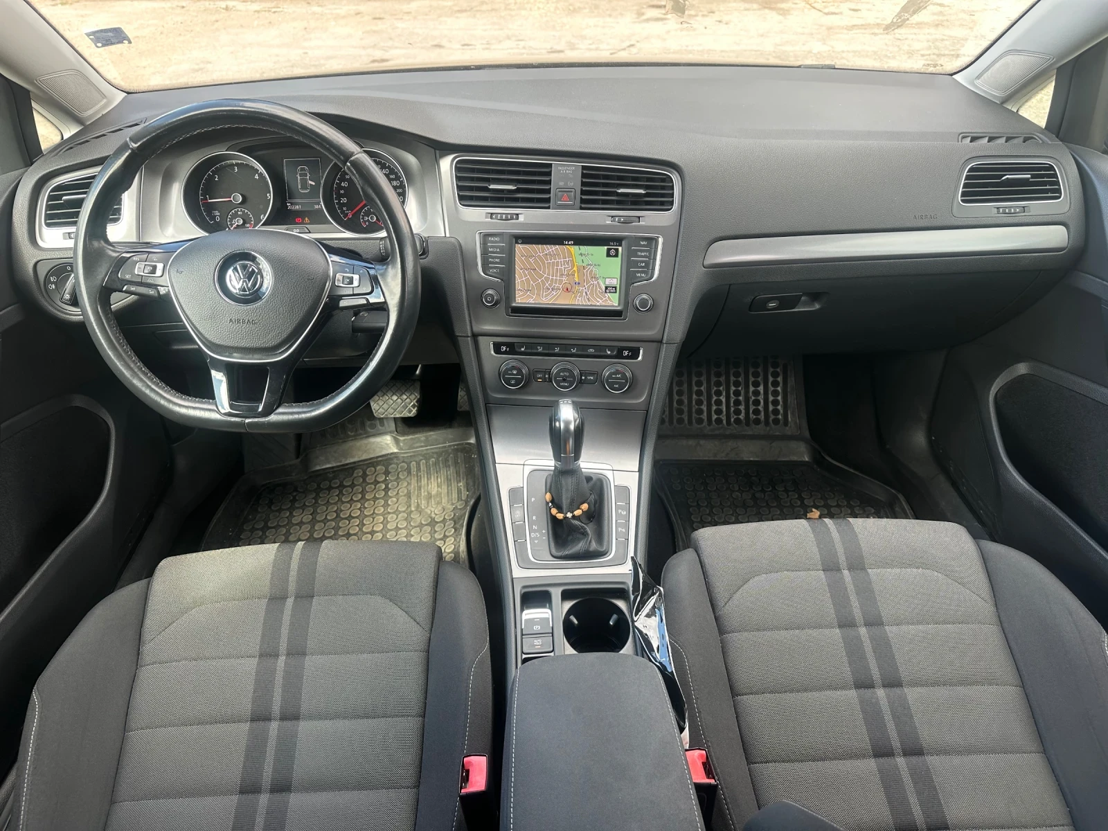 VW Golf 1.6 TDI, снимка 11 - Автомобили и джипове - 56373941