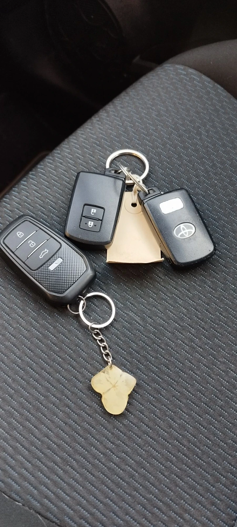 Toyota Yaris 1, 5Hibrid, снимка 8 - Автомобили и джипове - 56637114