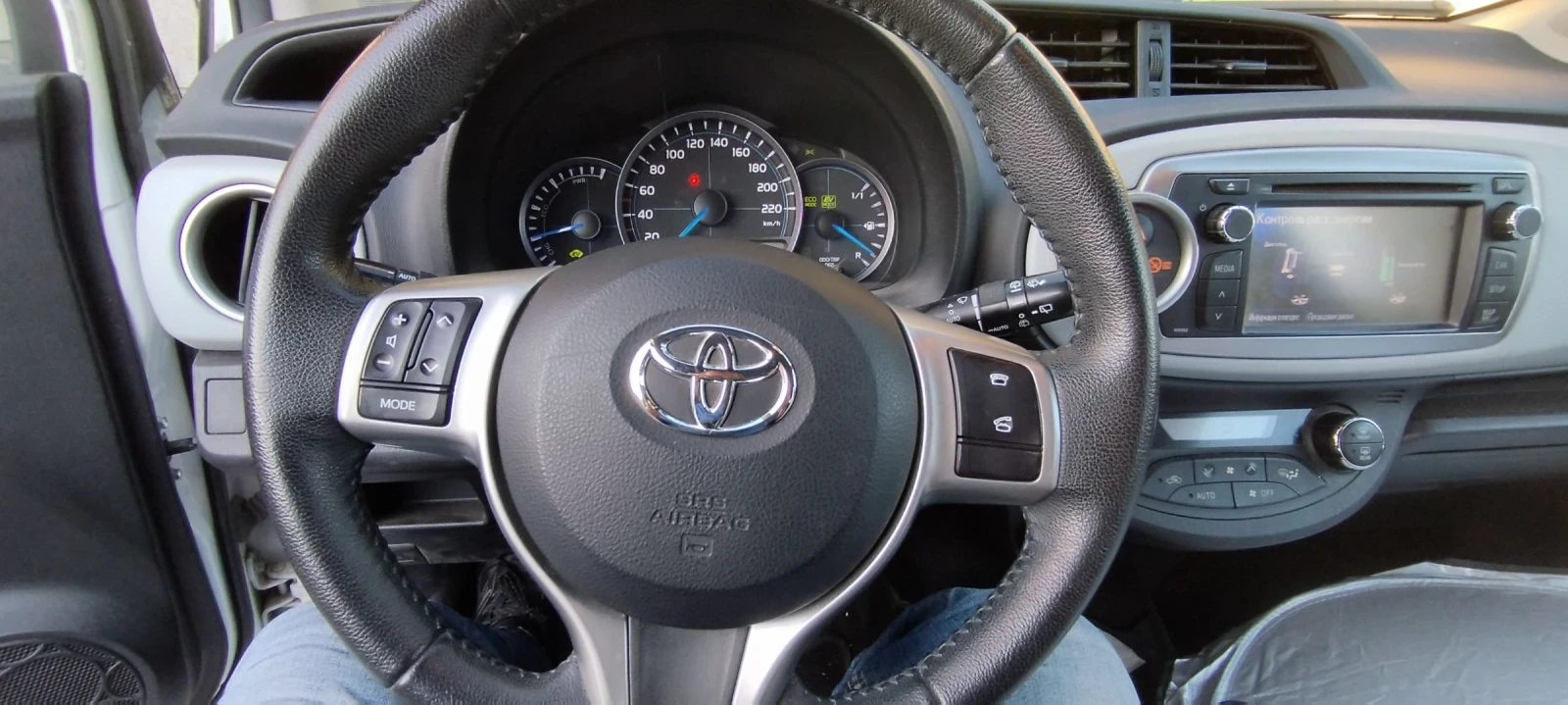 Toyota Yaris 1, 5Hibrid, снимка 14 - Автомобили и джипове - 56637114