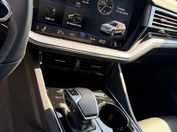 VW Touareg R E Hibrid 462 ps, снимка 7 - Автомобили и джипове - 55883999